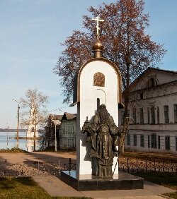 Калязин - памятник Святому Макарию Калязинскому